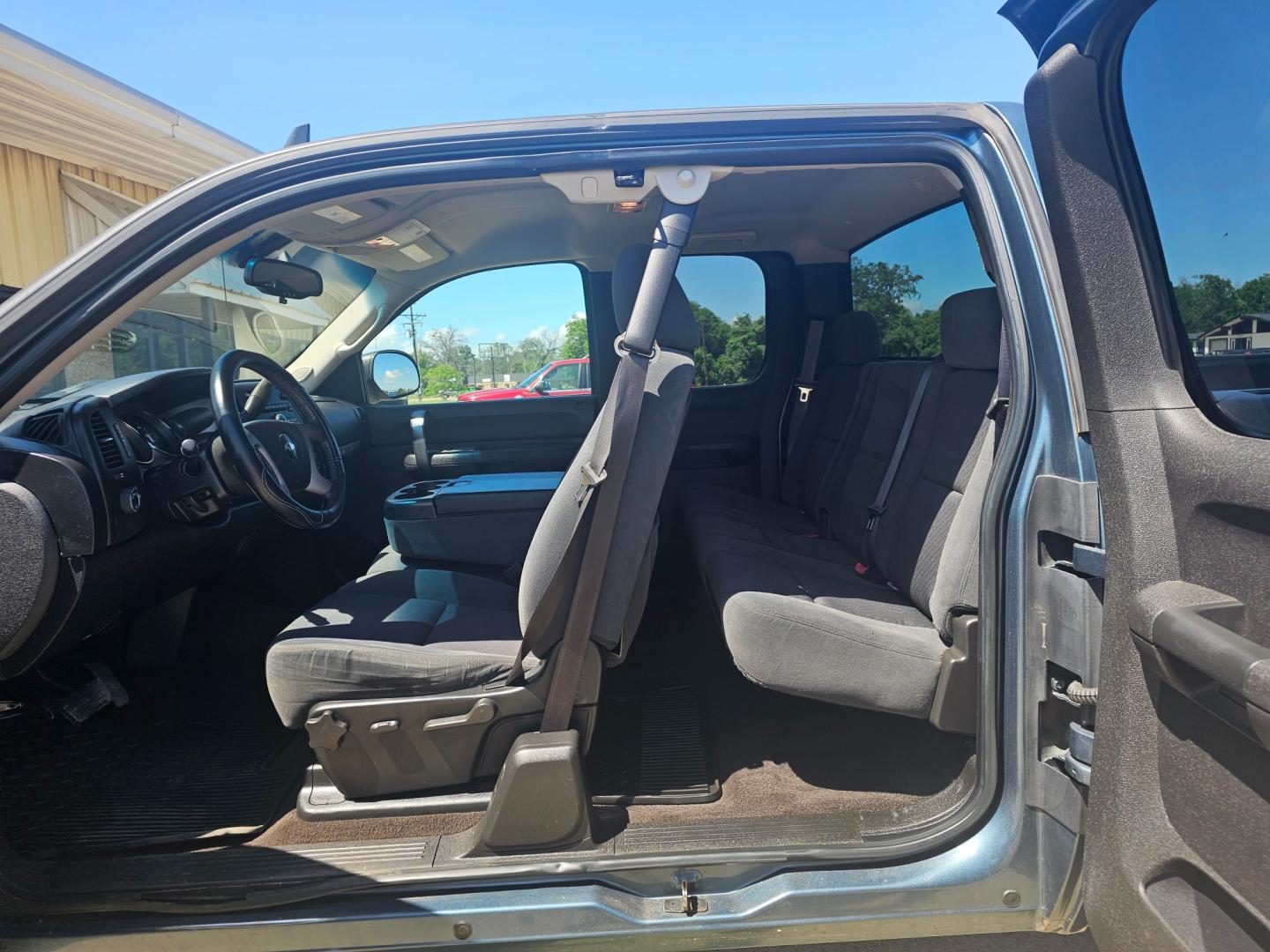 2009 BLUE Chevrolet Silverado 1500 LT1 Ext. Cab Long Box 2WD (1GCEC29009Z) with an 5.3L V8 OHV 16V FFV engine, 4-Speed Automatic Overdrive transmission, located at 533 S Seven Points BLVD, Seven Points, TX, 75143, (430) 255-4030, 32.313999, -96.209351 - Photo#5